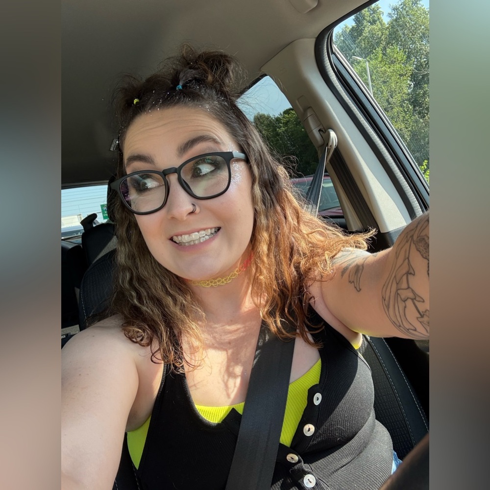 Meet your Posher, Caiti